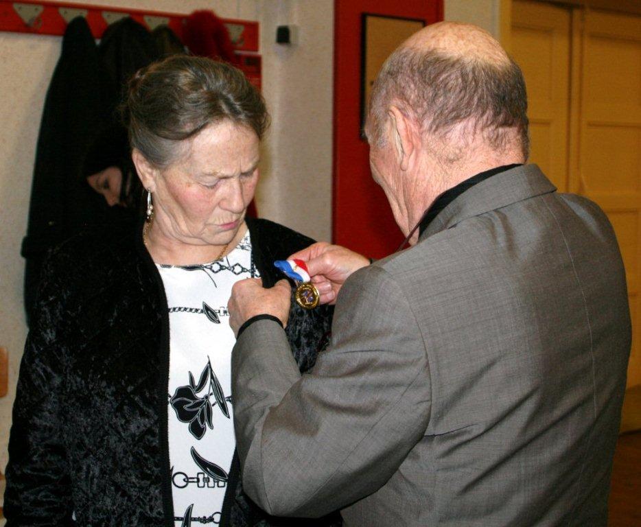 Médaille Grand or du bénévolat associatif à Antoinette BRUCHLEN, le 27/01/2012