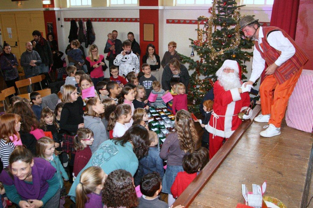 Noël des enfants avec le Père Noël et le clown MELASSE à la SGL, le 16/12/2012